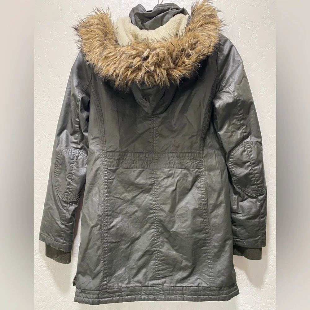 American Rag Olive Green Winter Utility Jacket with Faux Fur Trim Size small - Picture 3 of 9